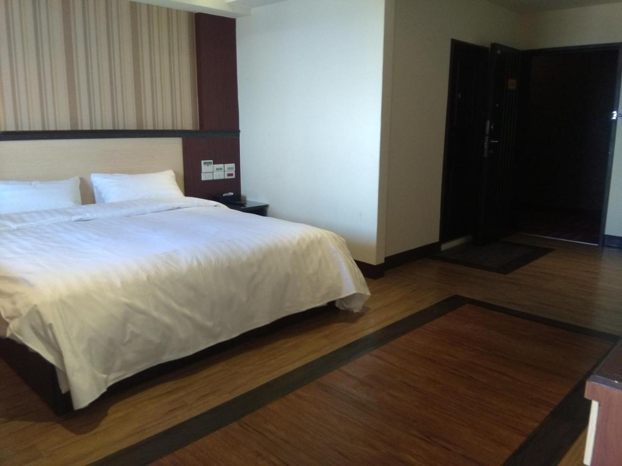 Dengfeng Milan Business Hotel Huwei Ngoại thất bức ảnh